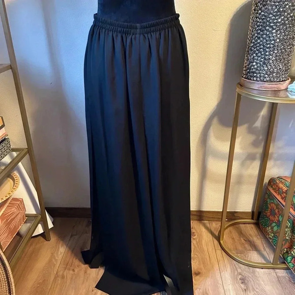 Dress pants - Picture 2 of 3